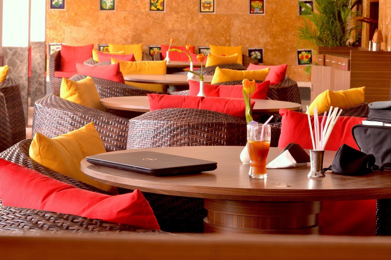 Club Emerald Mumbai Kültér fotó